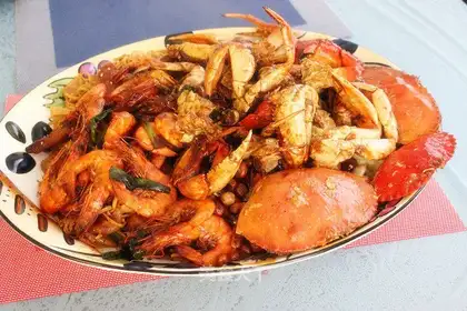 The luxurious seafood pot