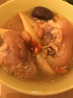Soybeans peanut hoove soup