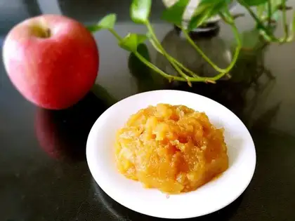 A quick hand apple sauce