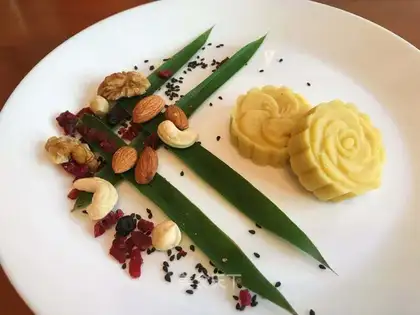 Green bean cake