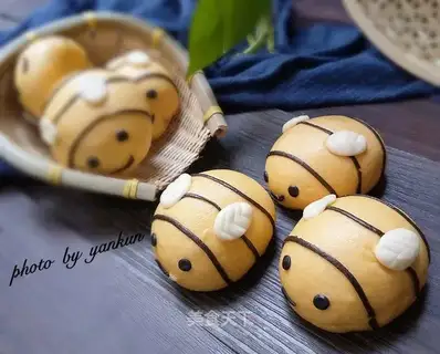 Bee buns