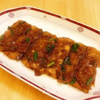 Bean petal sauce with fish