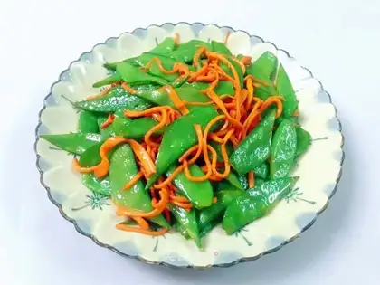 Worm and grass fried Dutch beans