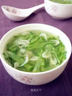 Shrimp-skinned radish soup