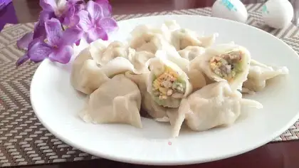 Scratching meat dumplings