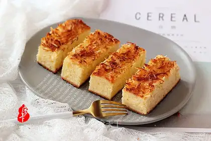 Coconut cheese pound cake