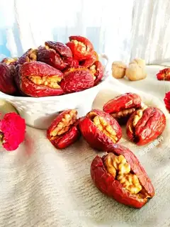 Red dates and walnuts