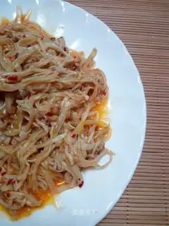 Spicy golden needle mushrooms