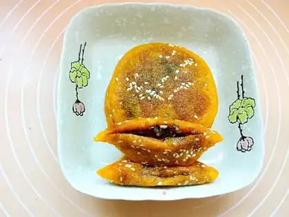 Mooncake pie. Pumpkin