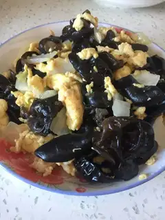 Eggs fried onions