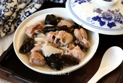 Seafood mushrooms and mussels