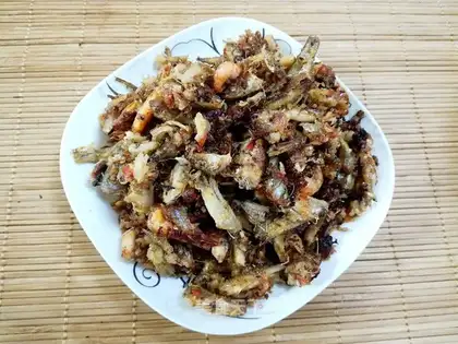 Garlic sauce and fish