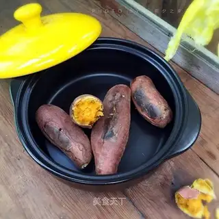 Black casserole roasted potatoes