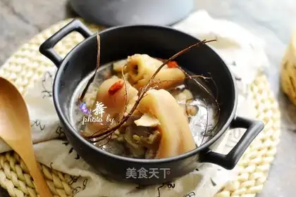 Milk root and pig hoof