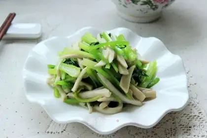 Celery fried abalone mushrooms