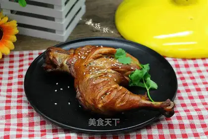 Black casserole roast chicken leg