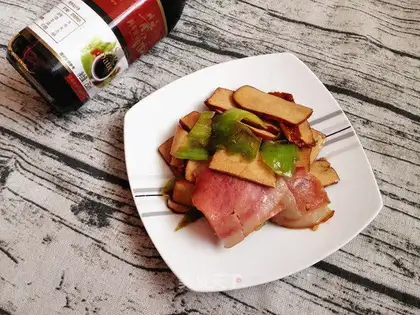 Bacon tofu dry pepper