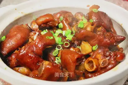 ♪ Cricket burning pigs' feet ♪