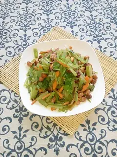 Celery peanuts