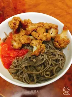 Tomato gravy. Noodles