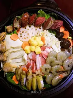 Korean-Japanese vegetable seafood pan