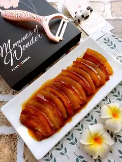 Five flowers for a melon
