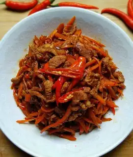 Skinny spicy red carrots