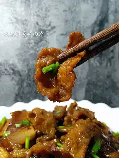 Onion beef slices