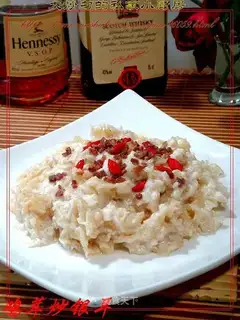 stir-fried white fungus with minced chicken