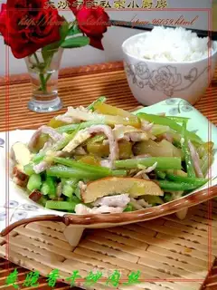 stir-fried shredded pork with double crispy fragrant dried meat