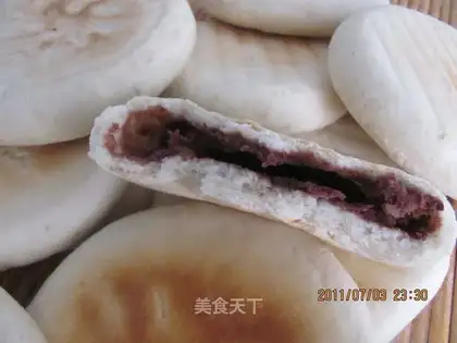 Homemade bean paste cake