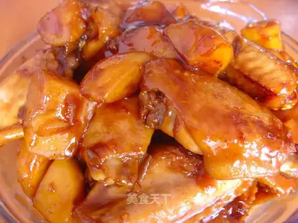 Braised chicken wings and potatoes