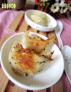 Fried dumplings with celery and pork
