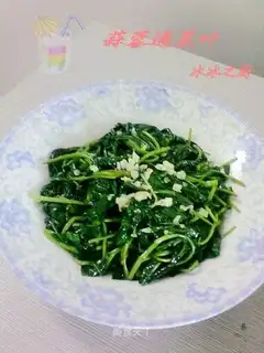 Garlic and vegetable leaves