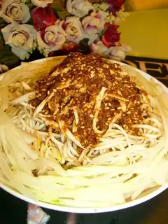 Cold noodles with shredded chicken