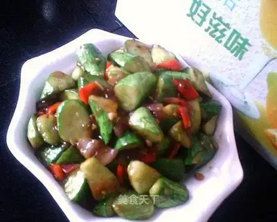 Cooking cucumber with vinegar
