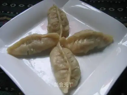 Steamed dumplings with willow leaves