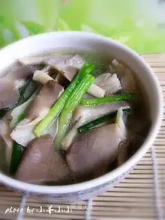 Pocket mushroom and lettuce soup