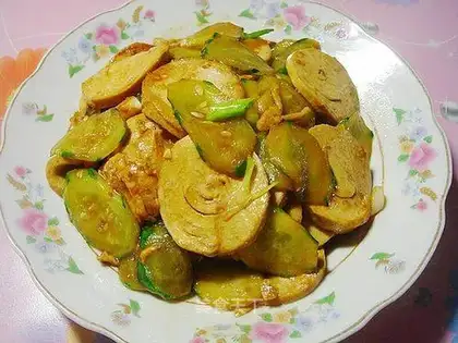 stir-fried vegetarian chicken slices with cucumber