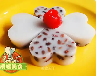Red bean cake with coconut juice