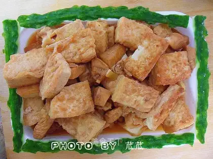 Braised chicken diced with tofu