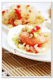 Steamed scallops with garlic and vermicelli