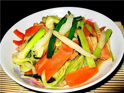 stir-fried vegetable basket with ham and mixed ingredients