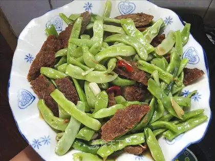 Bean-roasted pork cake