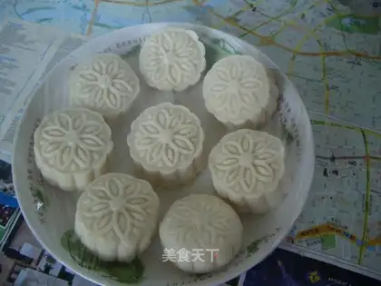 snowy moon cakes