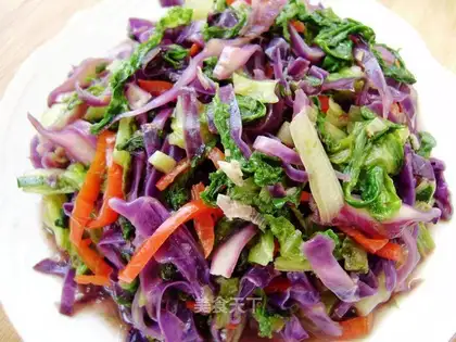 Shredded cabbage and lettuce in oyster sauce