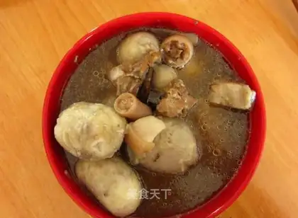 Pig's tail meets taro