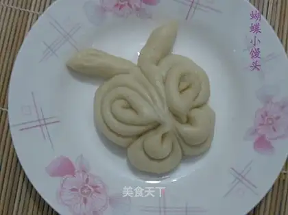 Butterfly steamed buns