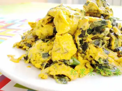 stir-fried Chinese toon with firewood eggs