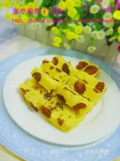 Sweet date and raisin cake